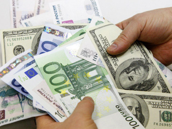 Ажиотаж в обменниках - доллар укрепляется