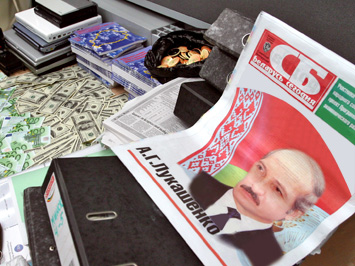 Белоруссия хочет вытащить валюту из граждан